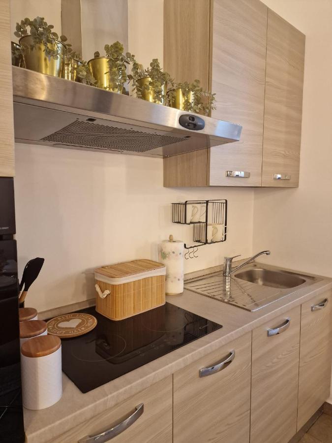 Regina Milano In Porta Romana 2 - Sky Tv, Wifi E Breakfast Box Apartment ภายนอก รูปภาพ
