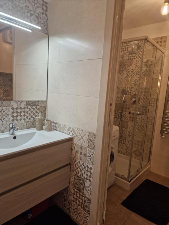 Regina Milano In Porta Romana 2 - Sky Tv, Wifi E Breakfast Box Apartment ภายนอก รูปภาพ