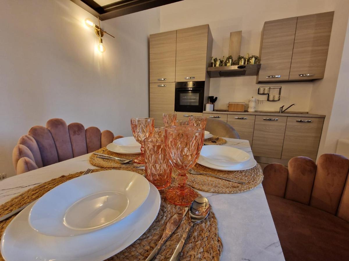 Regina Milano In Porta Romana 2 - Sky Tv, Wifi E Breakfast Box Apartment ภายนอก รูปภาพ