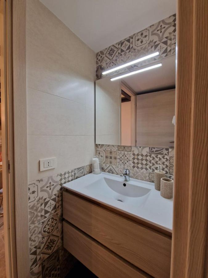 Regina Milano In Porta Romana 2 - Sky Tv, Wifi E Breakfast Box Apartment ภายนอก รูปภาพ