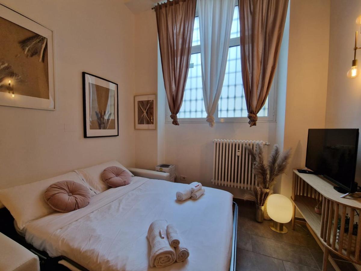 Regina Milano In Porta Romana 2 - Sky Tv, Wifi E Breakfast Box Apartment ภายนอก รูปภาพ