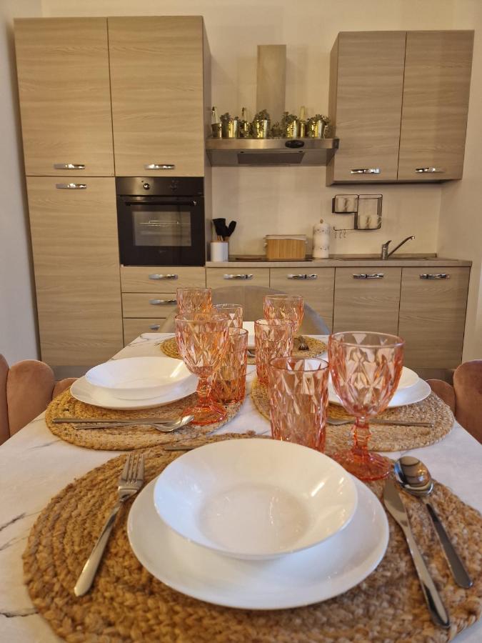 Regina Milano In Porta Romana 2 - Sky Tv, Wifi E Breakfast Box Apartment ภายนอก รูปภาพ