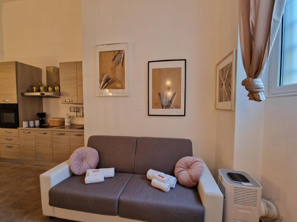 Regina Milano In Porta Romana 2 - Sky Tv, Wifi E Breakfast Box Apartment ภายนอก รูปภาพ