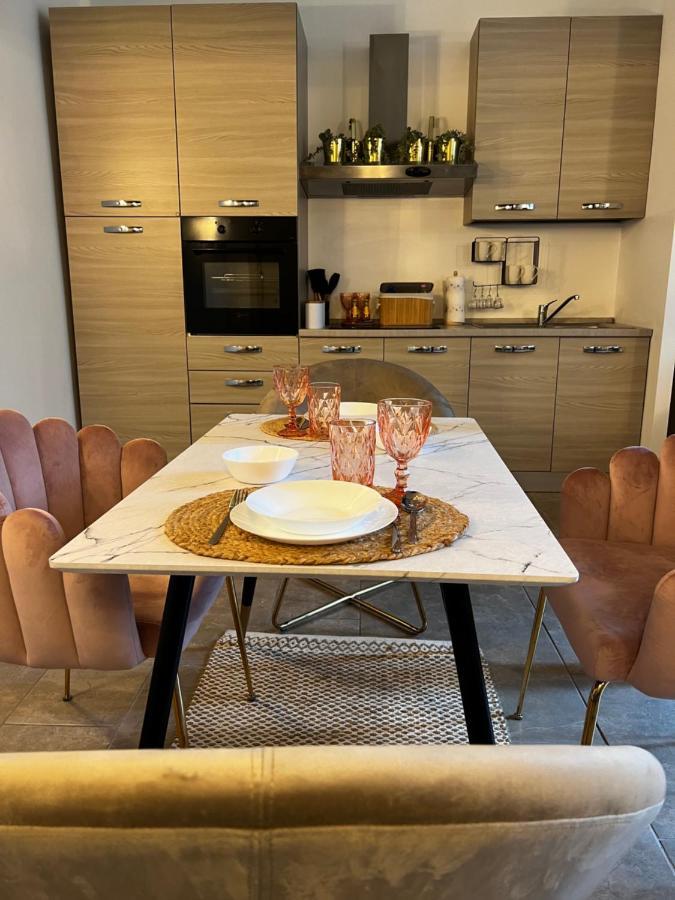 Regina Milano In Porta Romana 2 - Sky Tv, Wifi E Breakfast Box Apartment ภายนอก รูปภาพ