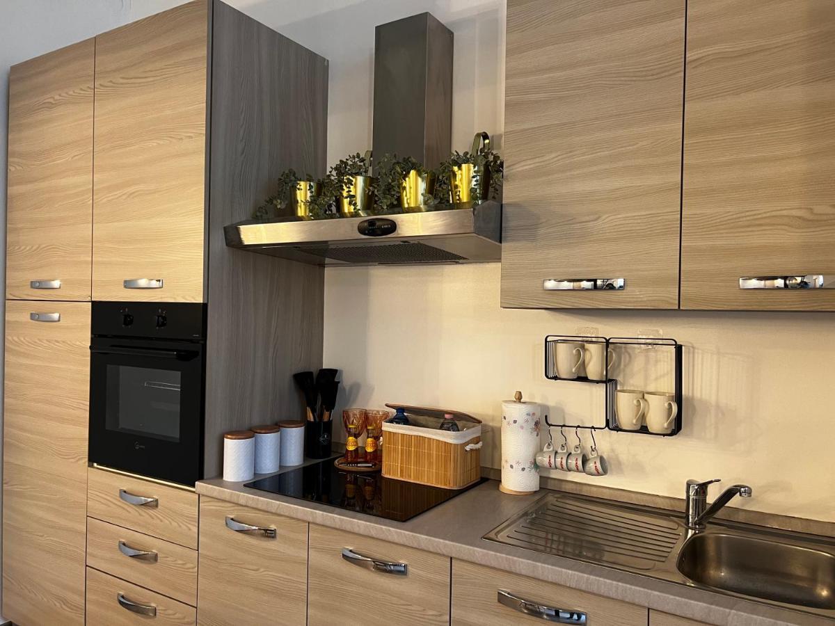 Regina Milano In Porta Romana 2 - Sky Tv, Wifi E Breakfast Box Apartment ภายนอก รูปภาพ