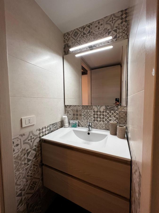 Regina Milano In Porta Romana 2 - Sky Tv, Wifi E Breakfast Box Apartment ภายนอก รูปภาพ