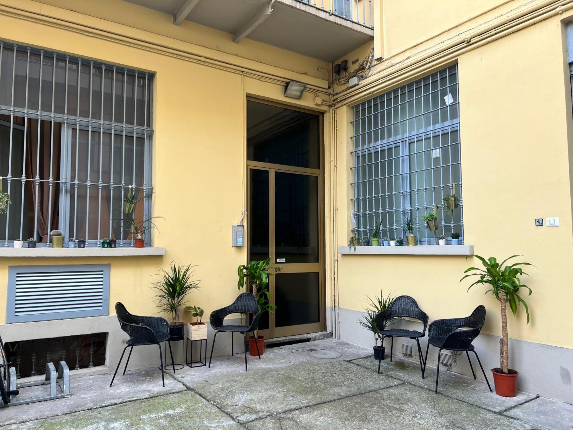 Regina Milano In Porta Romana 2 - Sky Tv, Wifi E Breakfast Box Apartment ภายนอก รูปภาพ